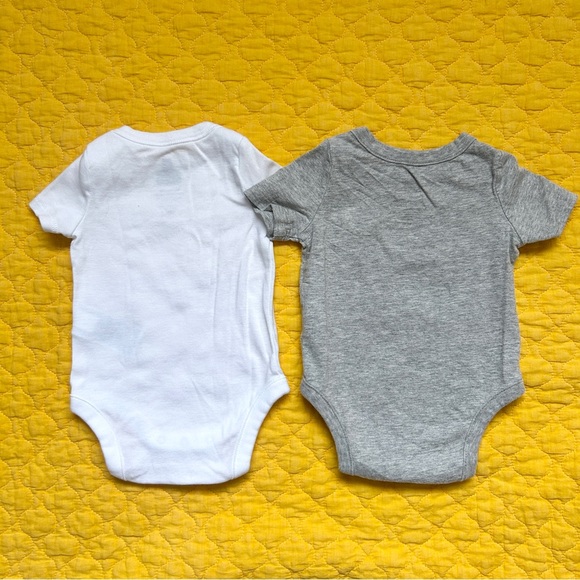 Baby GAP Bodysuit Bundle - White/Grey - Picture 3 of 6